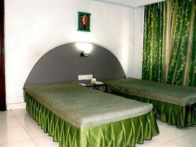 Neeranand Dalhousie- A Pure Vegetarian Hotel โกลกาตา ภายนอก รูปภาพ