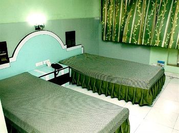 Neeranand Dalhousie- A Pure Vegetarian Hotel โกลกาตา ภายนอก รูปภาพ